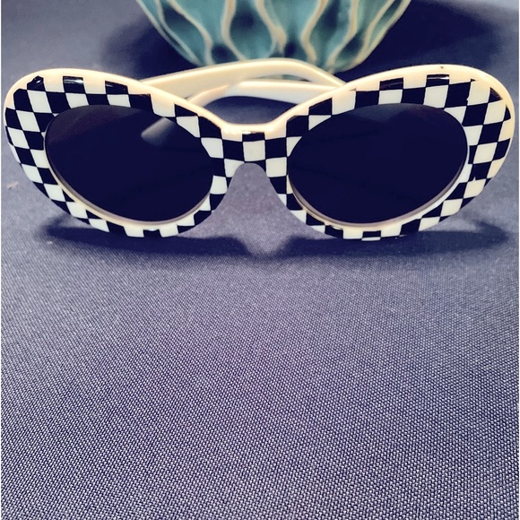 Accessories - NEW BLACK AND WHITE CLOUT SUNGLASSES